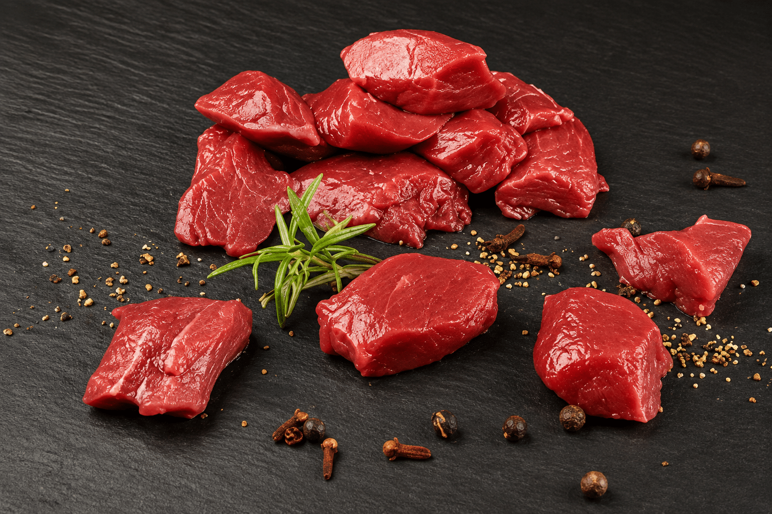 Deutsches Hirsch-Edelgulasch, handgeschnitten