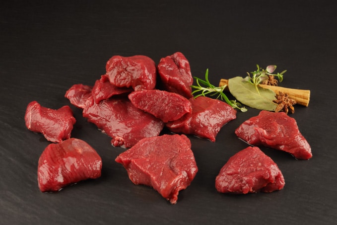 Deutsches Reh-Edelgulasch, handgeschnitten