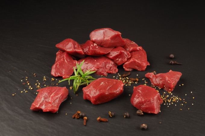 Deutsches Hirsch-Edelgulasch, handgeschnitten