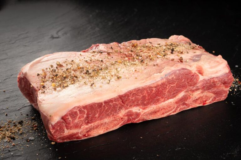 Deutsche Dry Aged Färsen Rinder Chuck Short Rib, 800g Tellermitte