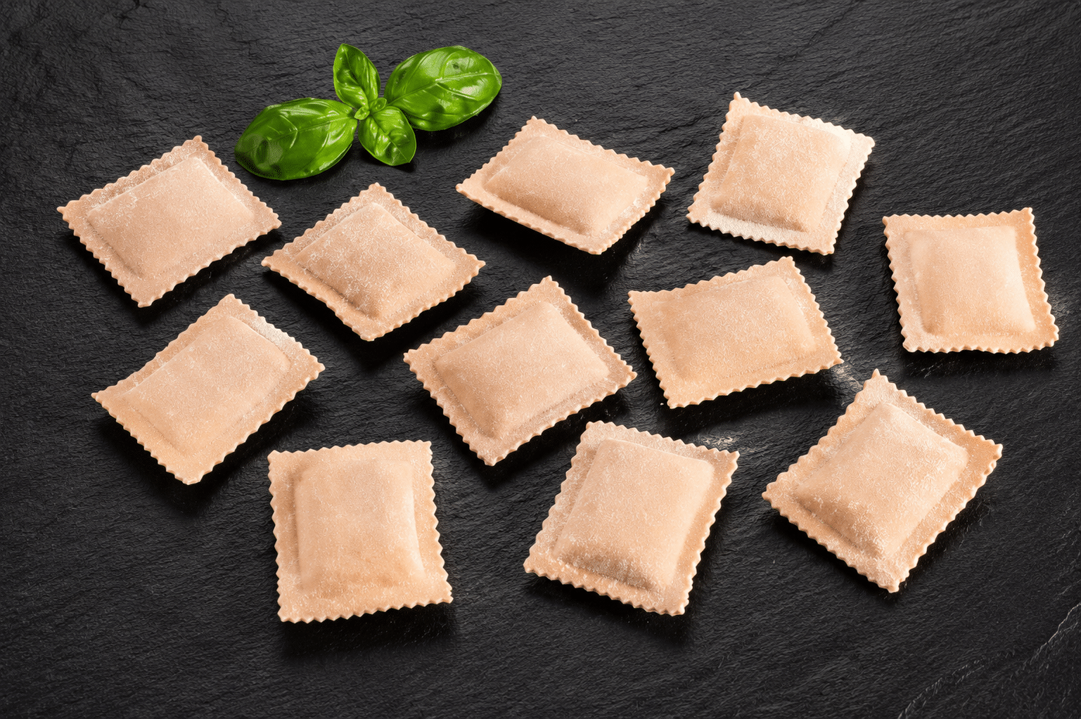 Ravioloni gefüllt mit geräuchertem Wildlachs, einzeln entnehmbar