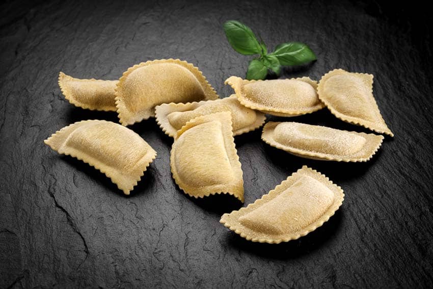 Panzerotti gefüllt mit Schwertfisch und Sorrent-Zitronen (IGP), einzeln entnehmbar